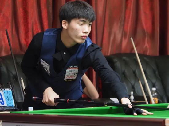 浓墨重彩的 浓墨重彩的